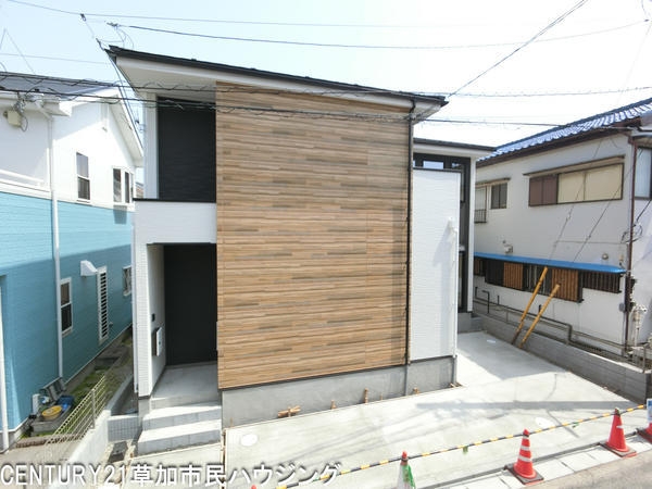 草加市稲荷2丁目　新築一戸建て　12期