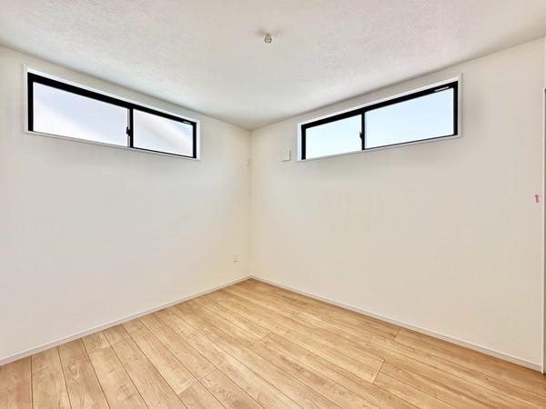 草加市稲荷2丁目　新築一戸建て　12期