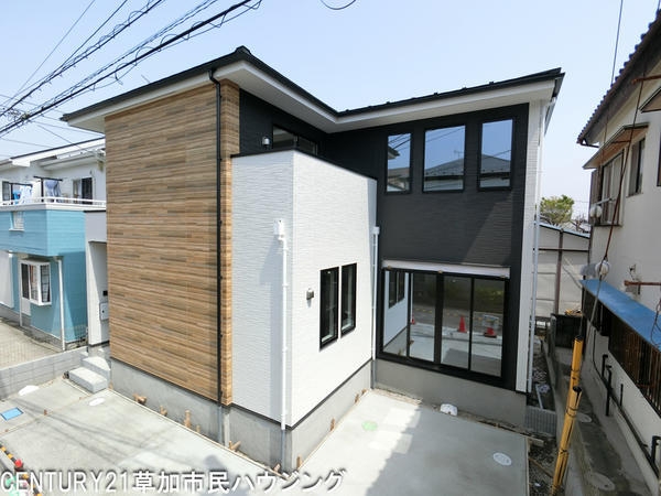 草加市稲荷2丁目　新築一戸建て　12期