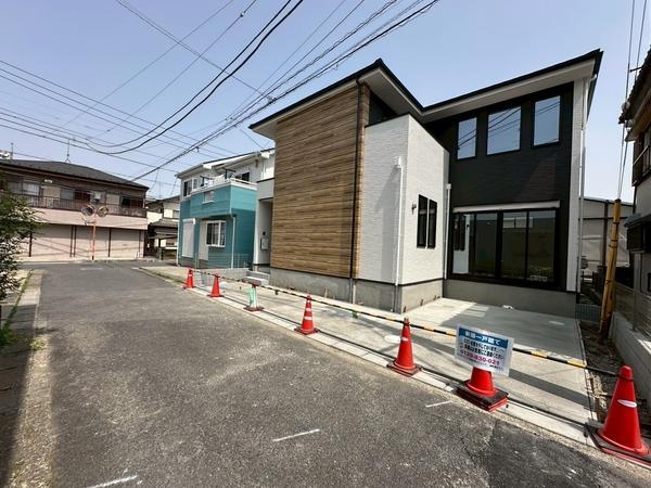 草加市稲荷2丁目　新築一戸建て　12期