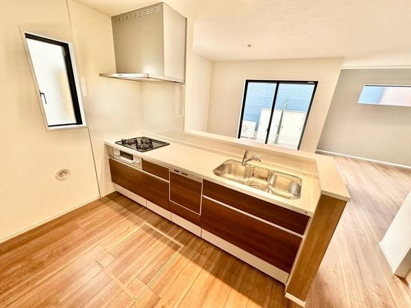 草加市手代３丁目　新築一戸建て　2期2号棟