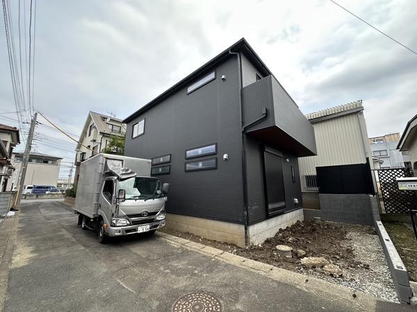 草加市稲荷3丁目　新築一戸建て