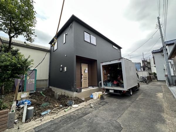 草加市稲荷3丁目　新築一戸建て