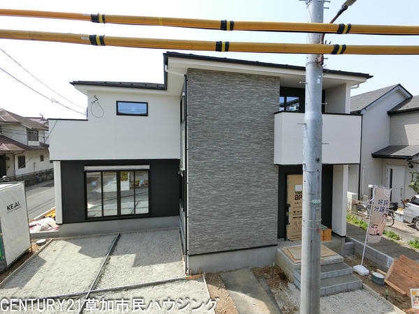草加市稲荷2丁目　新築一戸建て　11期