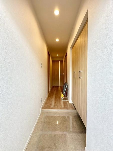 草加松原ハイツ A棟(玄関)