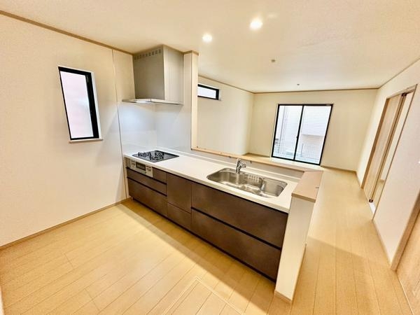 草加市西町　新築一戸建て