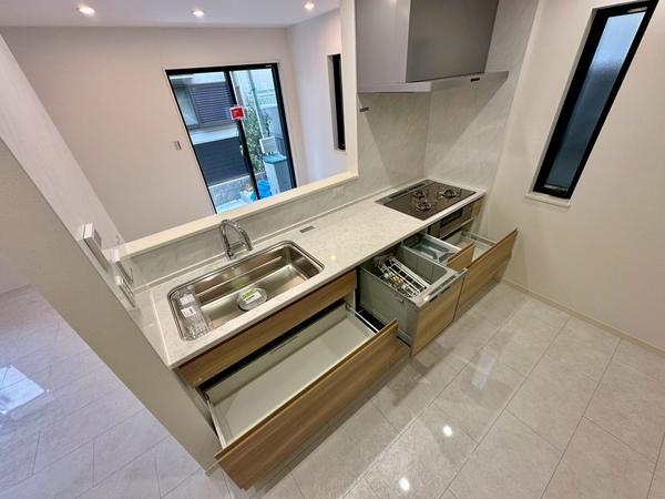 草加市中根2丁目　新築一戸建て