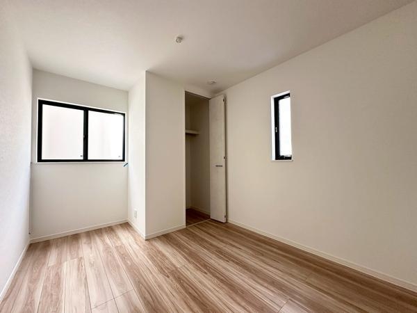 草加市中根2丁目　新築一戸建て