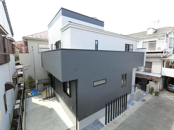 草加市中根2丁目　新築一戸建て