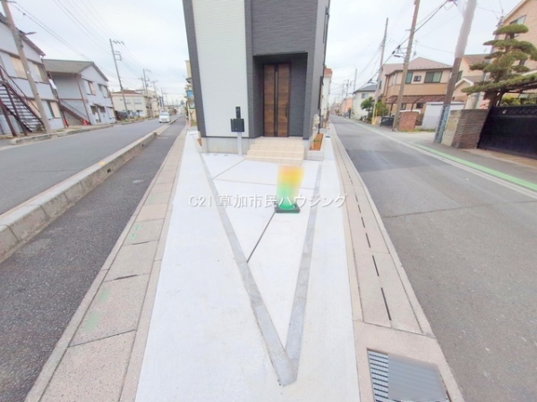 草加市八幡町　新築一戸建て