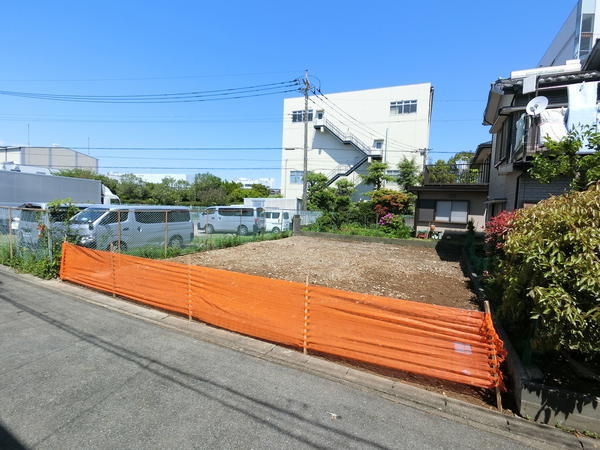草加市稲荷5丁目　新築一戸建て　14期