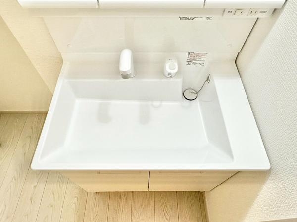 草加市稲荷5丁目　新築一戸建て　14期