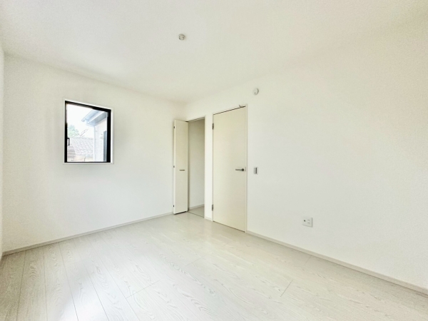 草加市稲荷5丁目　新築一戸建て　14期