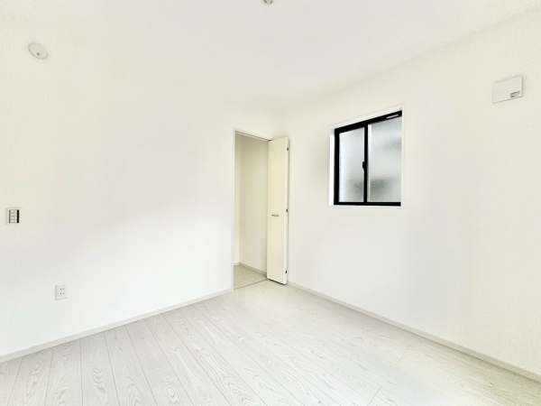 草加市稲荷5丁目　新築一戸建て　14期