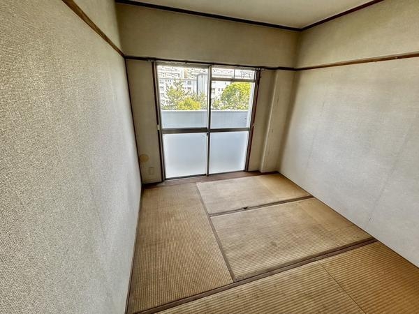 みさと団地12街区18号棟