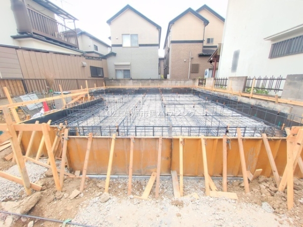 草加市新里町　新築一戸建て
