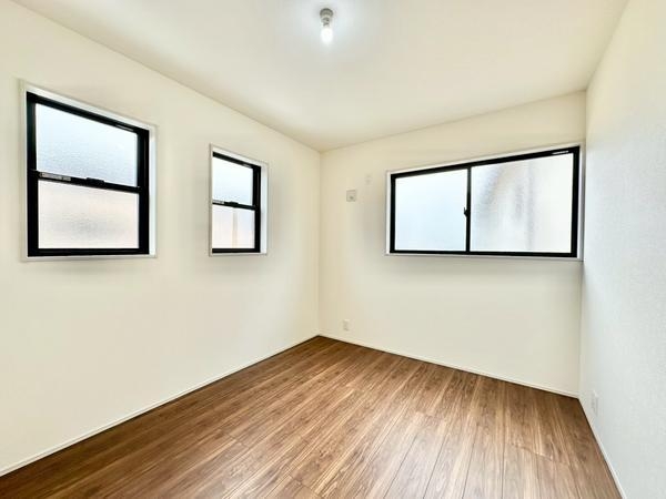 草加市青柳4丁目　新築一戸建て　2号棟