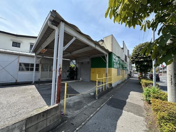 草加市稲荷3丁目　店舗付き戸建て