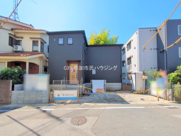草加市稲荷４丁目の新築一戸建