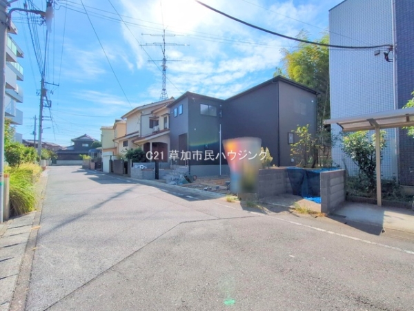 草加市稲荷４丁目の新築一戸建