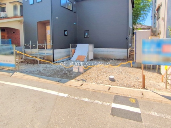 草加市稲荷４丁目の新築一戸建
