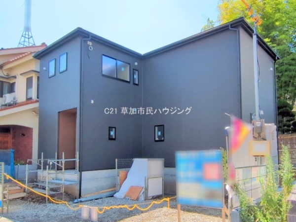 草加市稲荷４丁目の新築一戸建