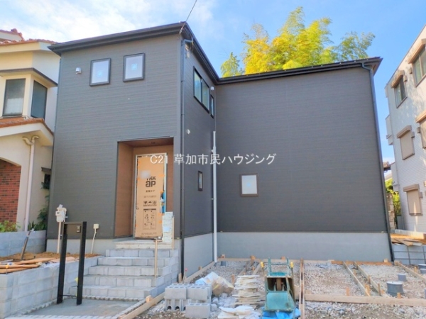 草加市稲荷４丁目の新築一戸建