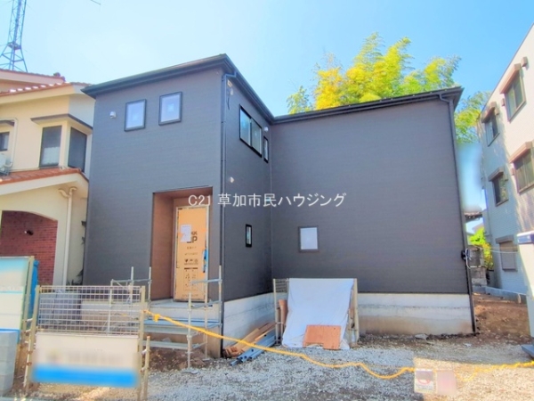 草加市稲荷４丁目の新築一戸建