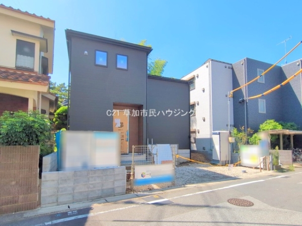草加市稲荷４丁目の新築一戸建