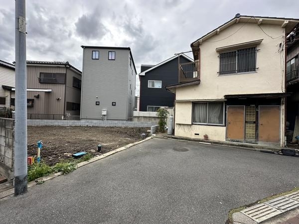 草加市花栗1丁目 新築一戸建て(前面道路含む現地写真)