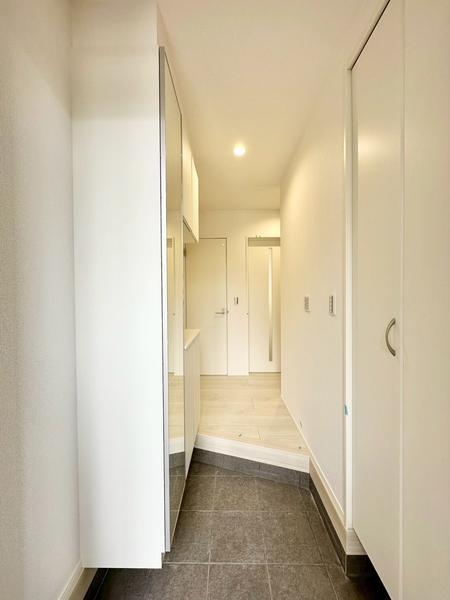 草加市吉町3丁目 新築一戸建て(玄関)