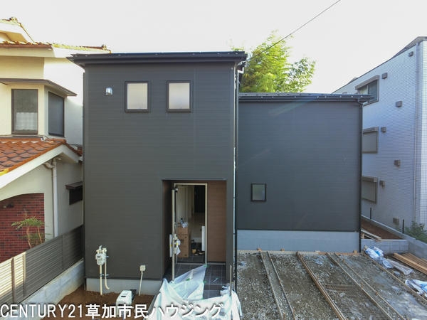 草加市稲荷4丁目　新築一戸建て　15期