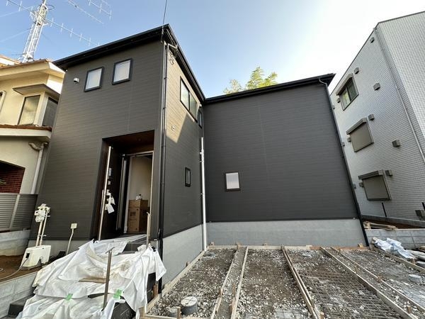草加市稲荷4丁目　新築一戸建て　15期