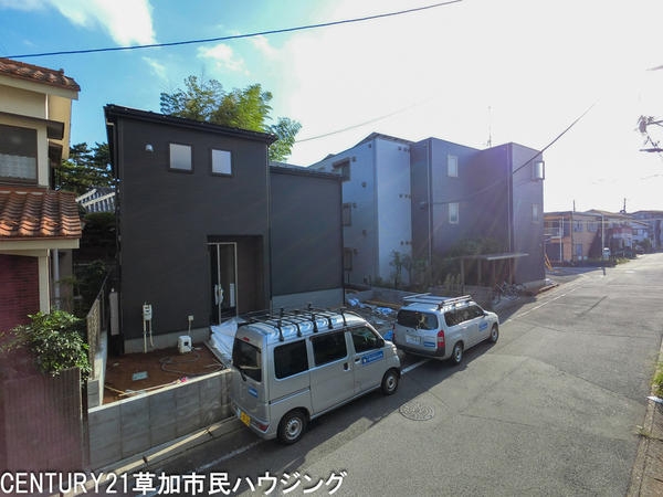草加市稲荷4丁目　新築一戸建て　15期