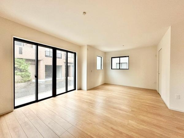 八潮市伊草2丁目　新築一戸建て　4期