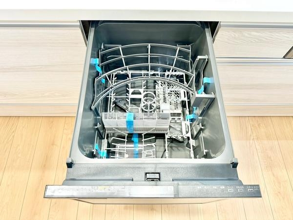 草加市新栄2丁目　新築一戸建て