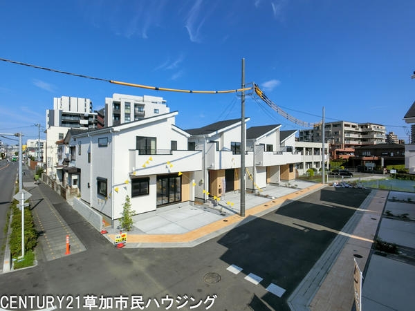 草加市氷川町 新築一戸建て 11期5号棟(前面道路含む現地写真)