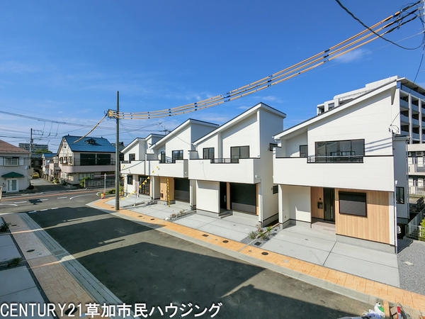 草加市氷川町 新築一戸建て 11期5号棟(前面道路含む現地写真)