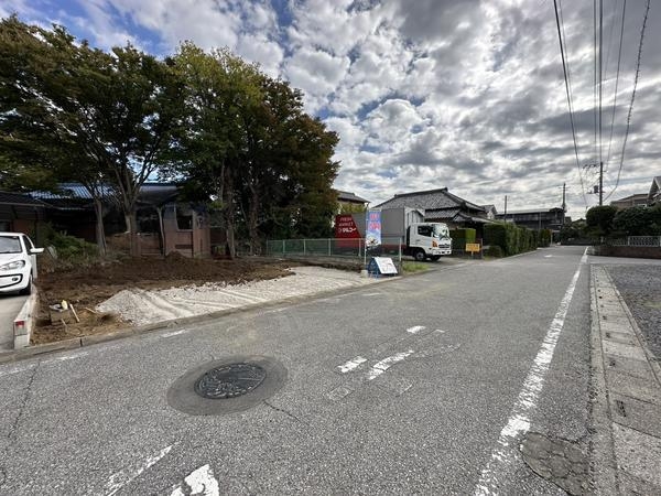 草加市稲荷3丁目 新築一戸建て 11期(前面道路含む現地写真)