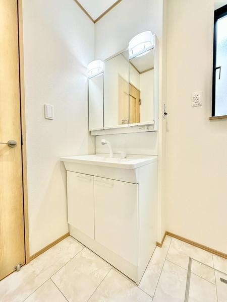 草加市稲荷4丁目　新築一戸建て　第2期C号棟