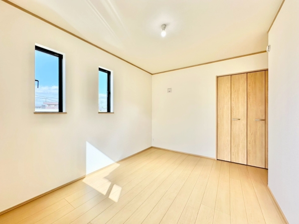 草加市稲荷4丁目　新築一戸建て　第2期C号棟