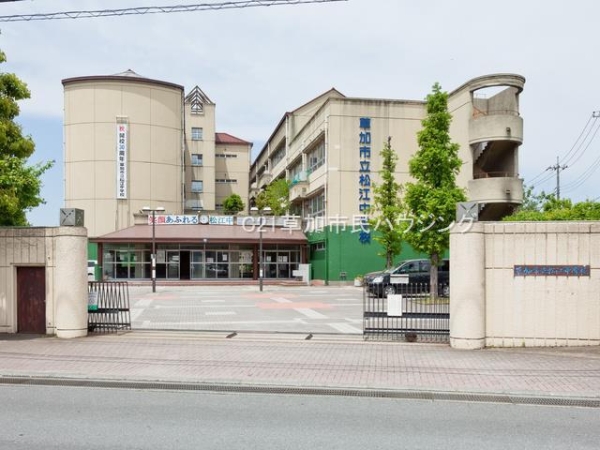 草加市稲荷4丁目　新築一戸建て　B号棟(松江中学校)