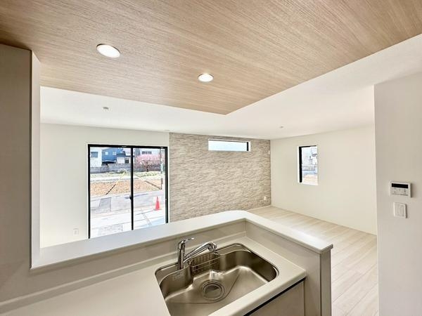 草加市稲荷4丁目　新築一戸建て　12期2号棟