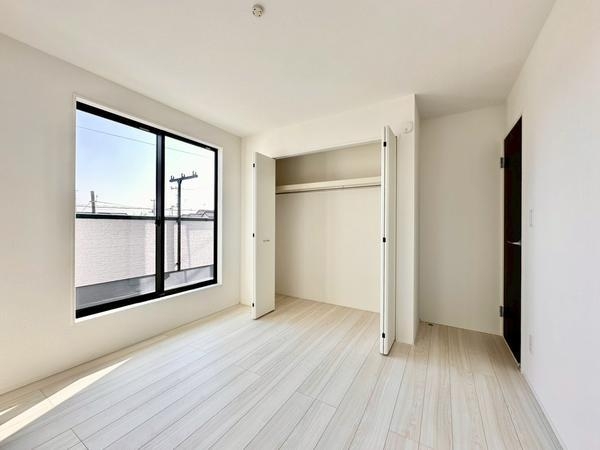 草加市稲荷4丁目　新築一戸建て　12期2号棟