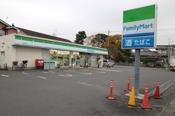草加市稲荷4丁目　新築一戸建て　12期1号棟(ファミリーマート　草加稲荷店)