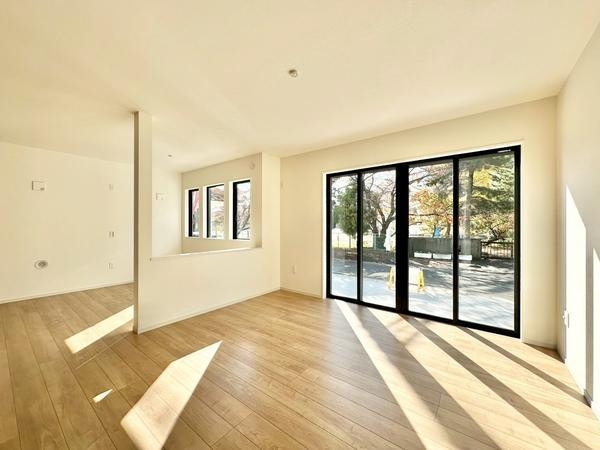 草加市青柳7丁目　新築一戸建て　10期