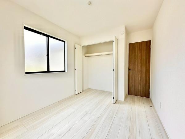 草加市稲荷5丁目　新築一戸建て　13期