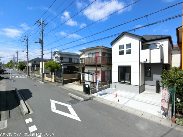 草加市稲荷5丁目　新築一戸建て　13期