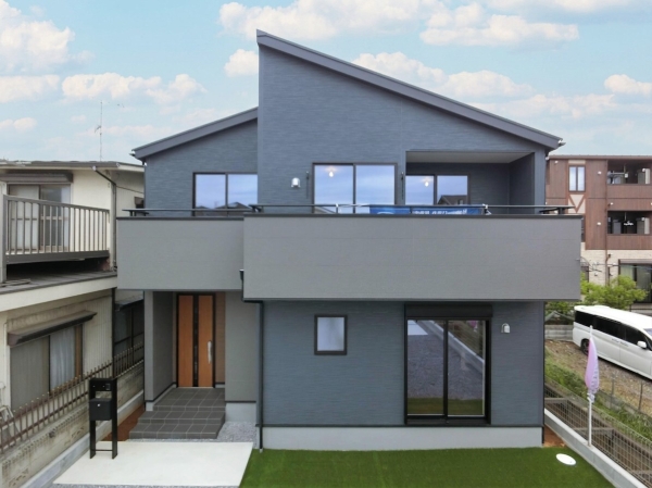 八潮市大曽根　新築一戸建て