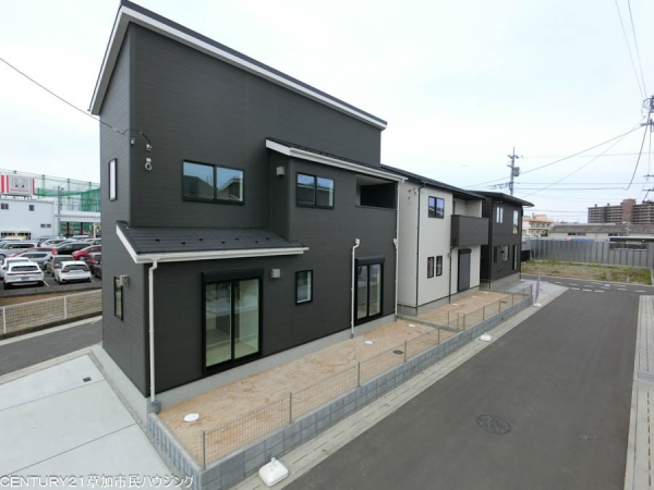草加市苗塚町　新築一戸建て　第1期16号棟